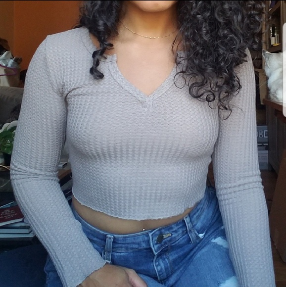 V-Neck Crop Top Knit - Picture 5 of 5